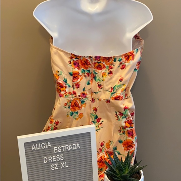 🛑STOP STARING ALICIA ESTRADA DRESS! 👗 - Picture 3 of 4